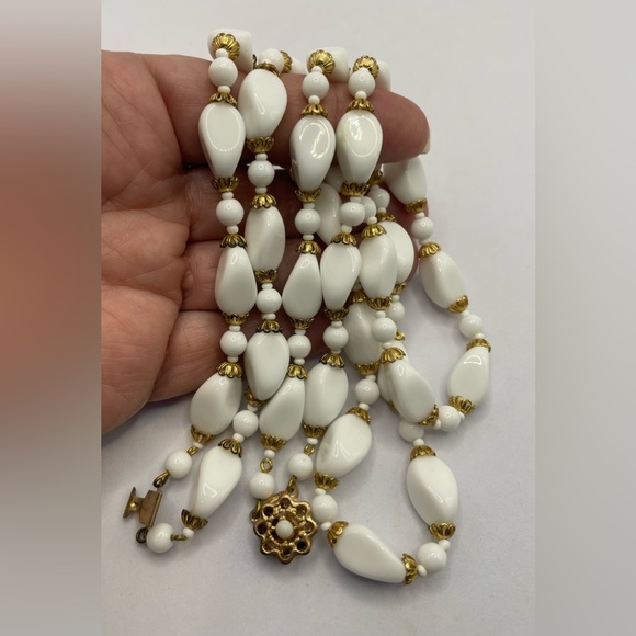 Vintage Double Strand Gold Tone and Shiny White Opaque Beads Necklace - Picture 3 of 10